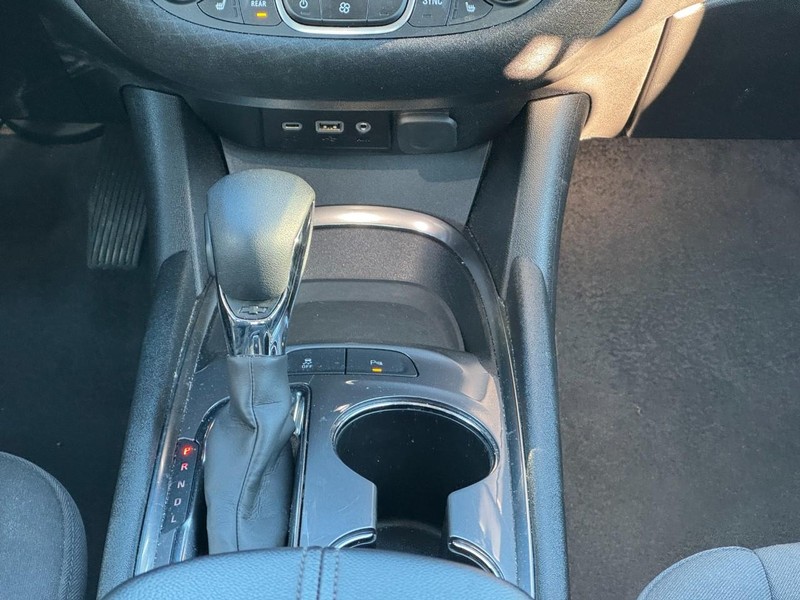 Chevrolet Malibu Vehicle Full-screen Gallery Image 14