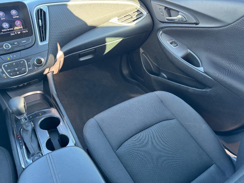 Chevrolet Malibu Vehicle Full-screen Gallery Image 15