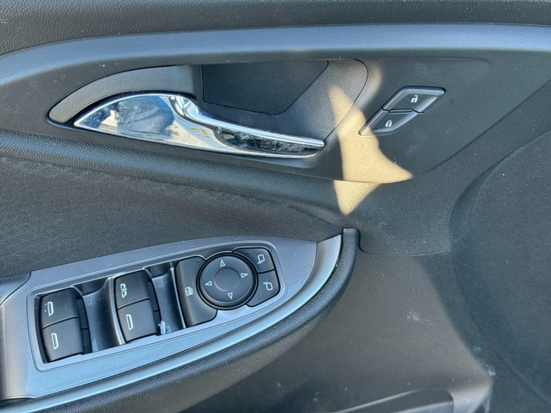 Chevrolet Malibu Vehicle Full-screen Gallery Image 22