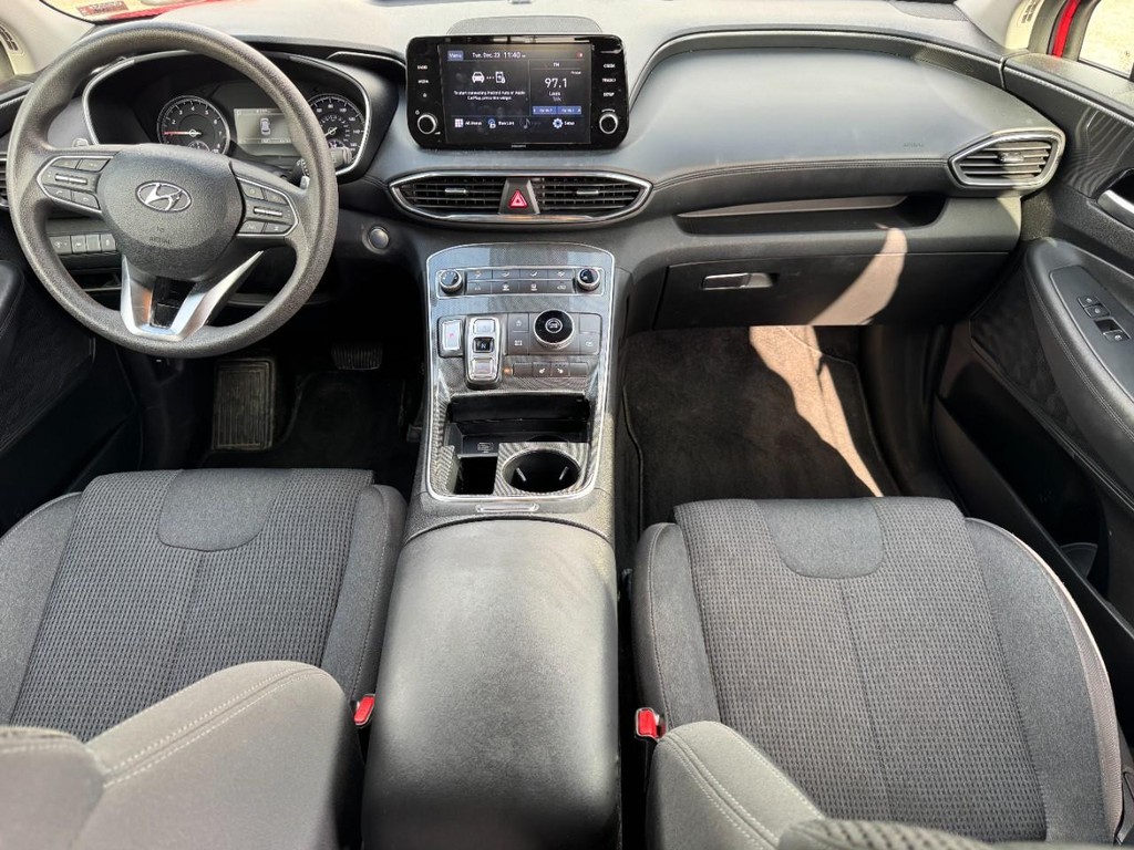 Hyundai Santa Fe Vehicle Full-screen Gallery Image 10