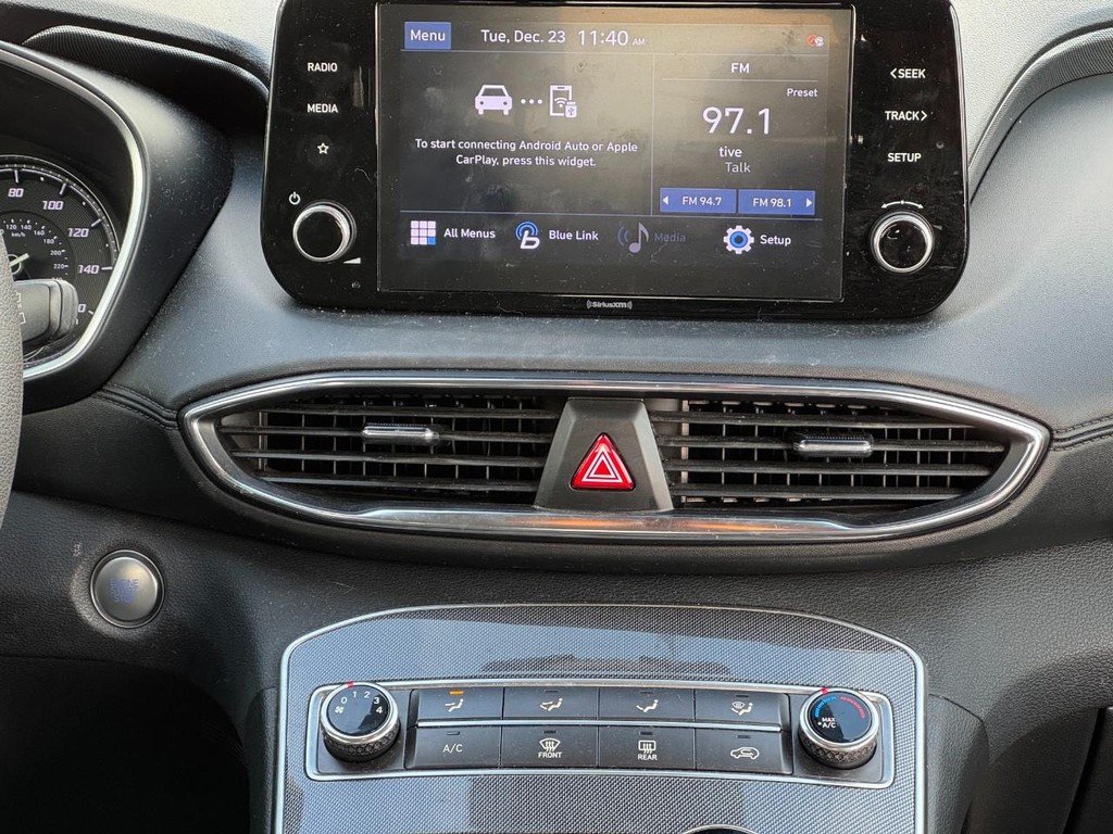 Hyundai Santa Fe Vehicle Full-screen Gallery Image 12