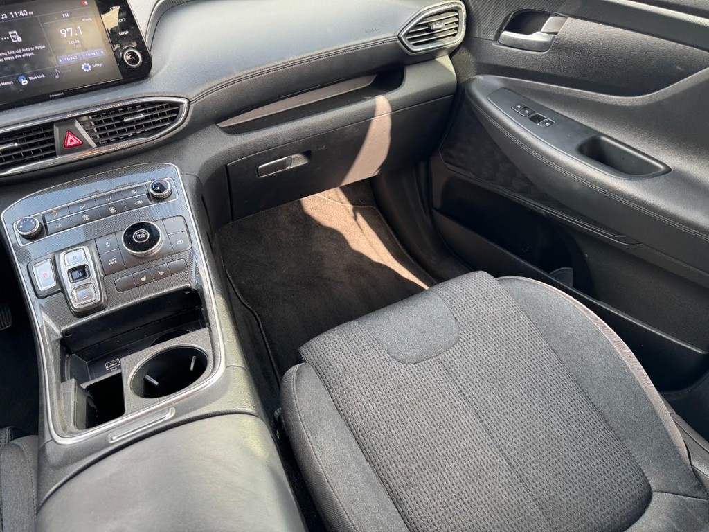 Hyundai Santa Fe Vehicle Full-screen Gallery Image 14