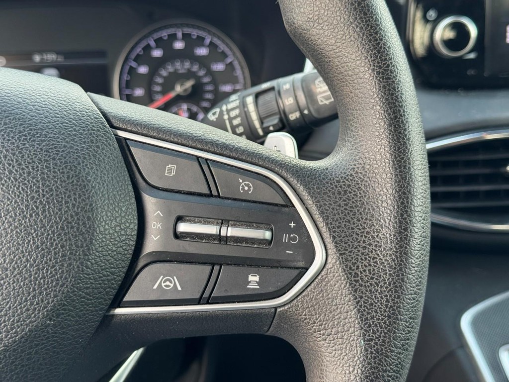 Hyundai Santa Fe Vehicle Full-screen Gallery Image 18