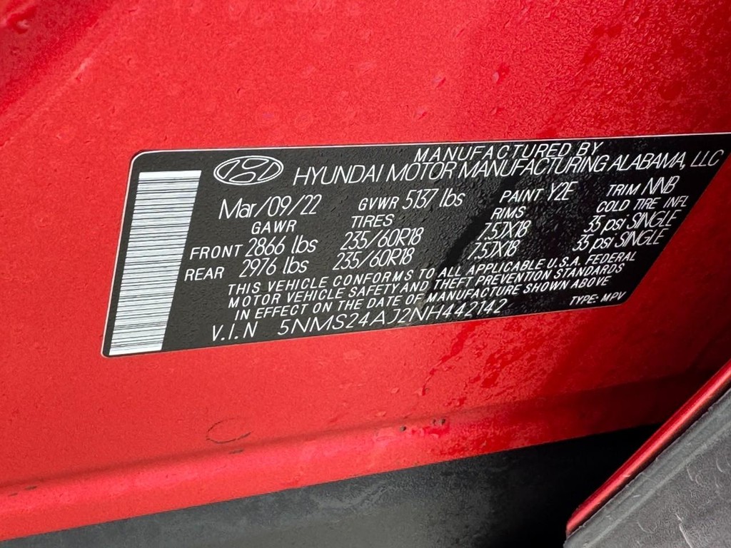 Hyundai Santa Fe Vehicle Full-screen Gallery Image 24