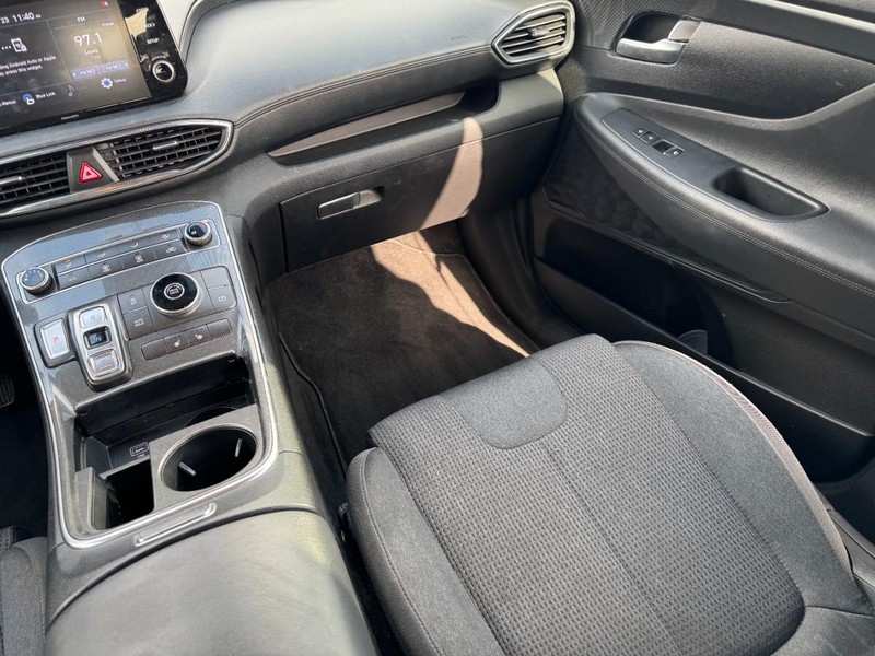 Hyundai Santa Fe Vehicle Full-screen Gallery Image 14