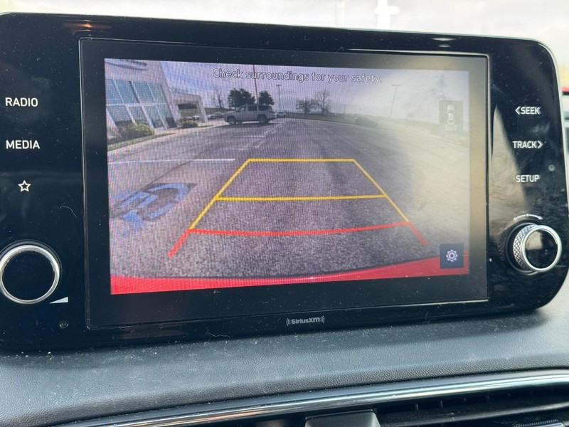 Hyundai Santa Fe Vehicle Full-screen Gallery Image 20