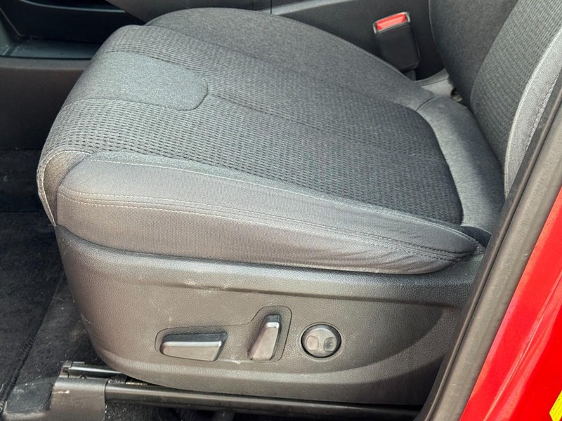 Hyundai Santa Fe Vehicle Full-screen Gallery Image 23