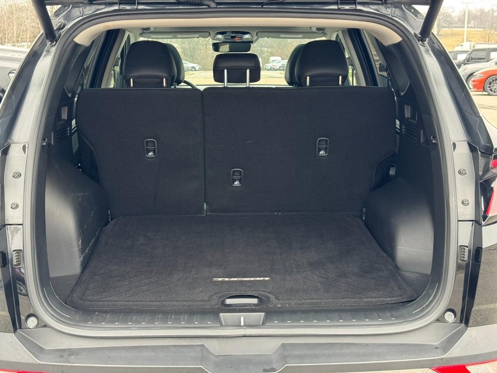 Hyundai Tucson Vehicle Full-screen Gallery Image 04