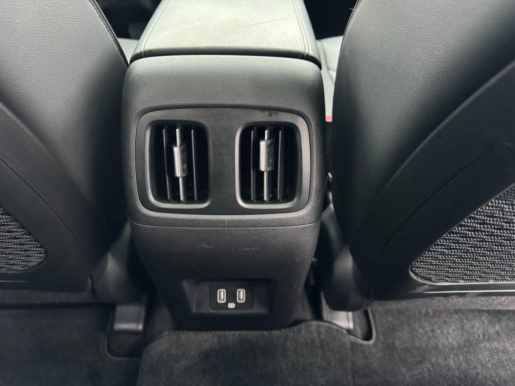 Hyundai Tucson Vehicle Full-screen Gallery Image 16