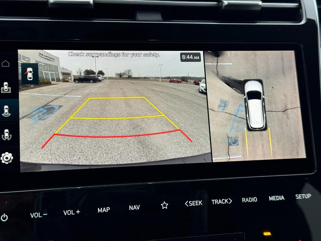 Hyundai Tucson Vehicle Full-screen Gallery Image 24