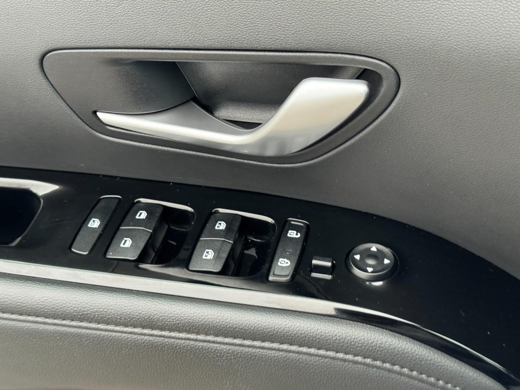 Hyundai Tucson Vehicle Full-screen Gallery Image 25