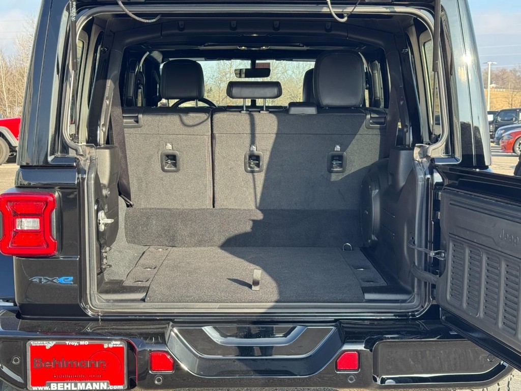 Jeep Wrangler 4xe Vehicle Full-screen Gallery Image 04