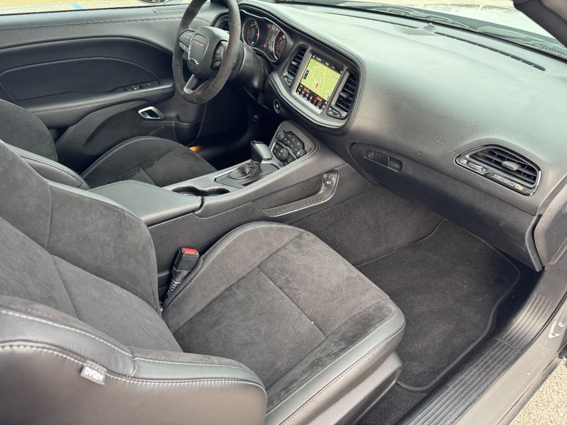 Dodge Challenger Vehicle Full-screen Gallery Image 10