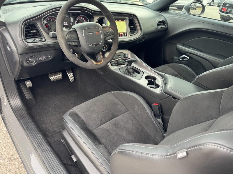 Dodge Challenger Vehicle Full-screen Gallery Image 12