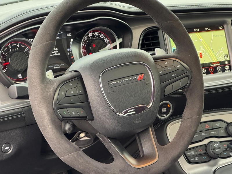 Dodge Challenger Vehicle Full-screen Gallery Image 13