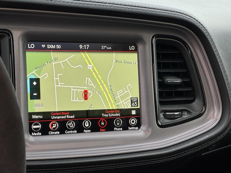 Dodge Challenger Vehicle Full-screen Gallery Image 14