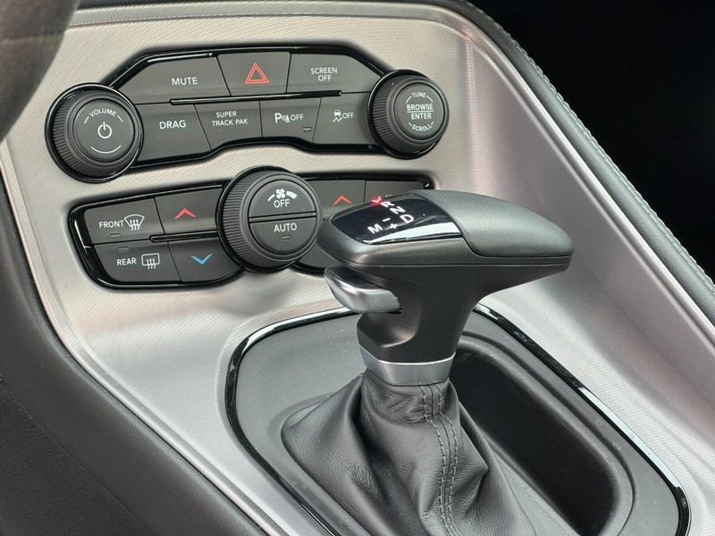 Dodge Challenger Vehicle Full-screen Gallery Image 15