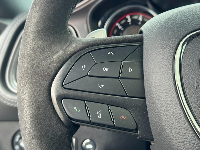 Dodge Challenger Vehicle Full-screen Gallery Image 18