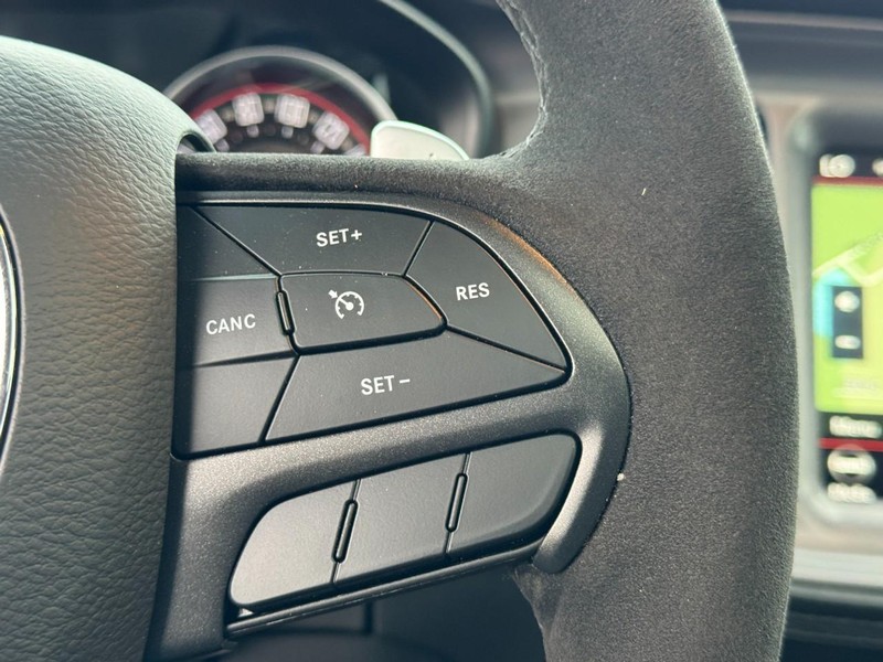 Dodge Challenger Vehicle Full-screen Gallery Image 19