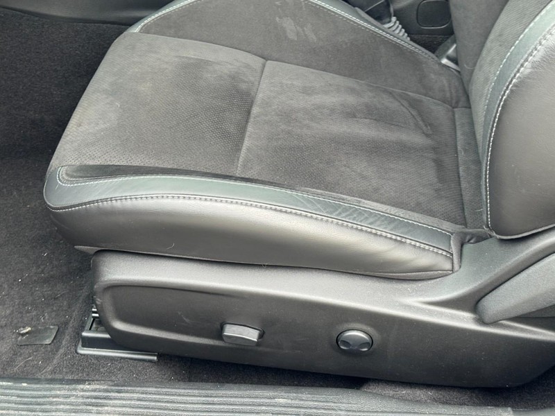 Dodge Challenger Vehicle Full-screen Gallery Image 25