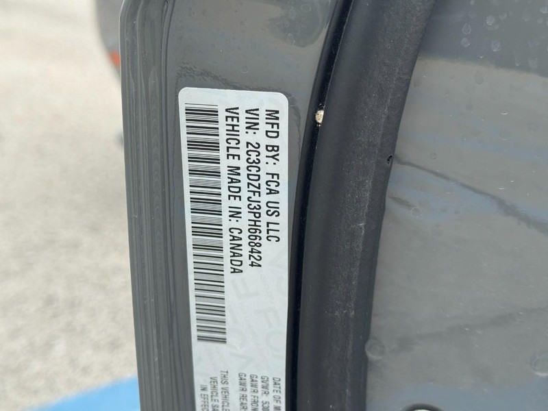 Dodge Challenger Vehicle Full-screen Gallery Image 26