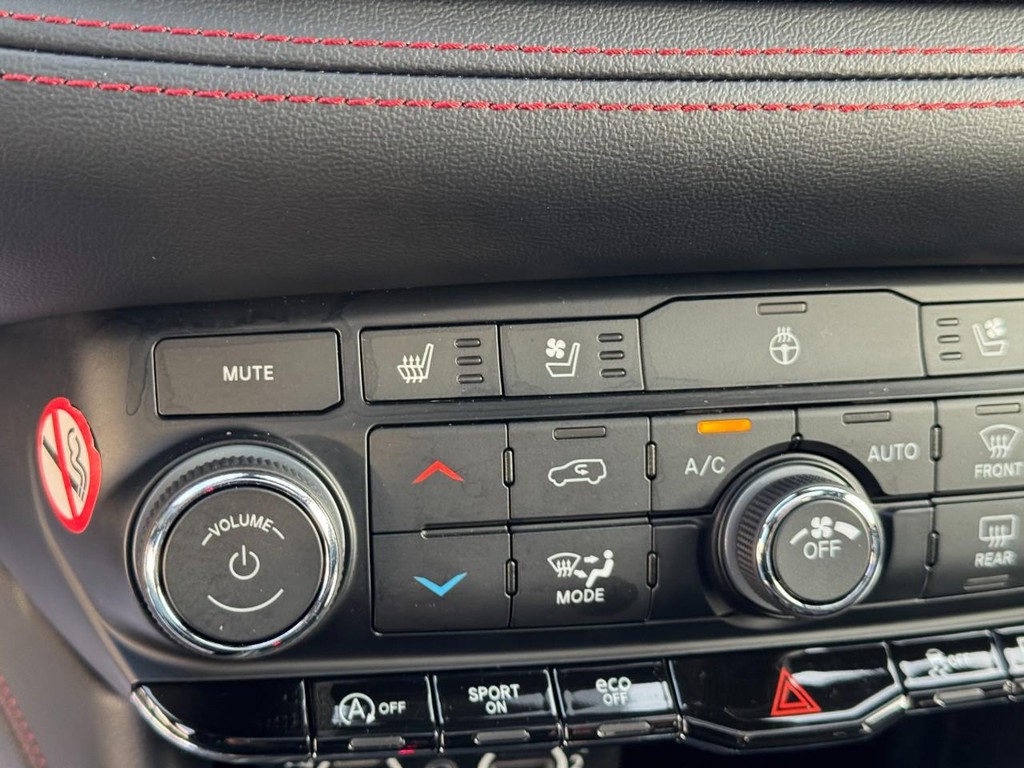 Dodge Durango Vehicle Full-screen Gallery Image 24