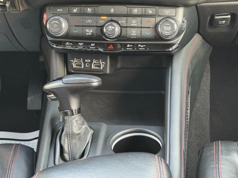 Dodge Durango Vehicle Full-screen Gallery Image 15