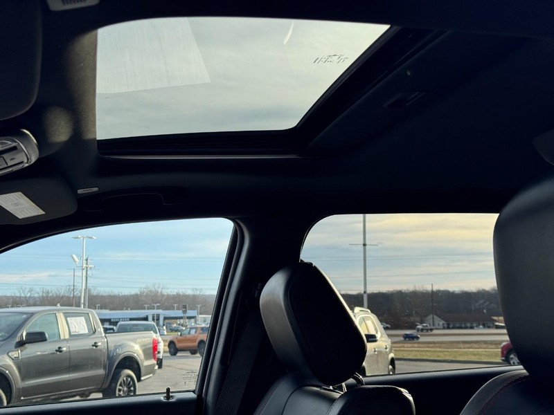 Dodge Durango Vehicle Full-screen Gallery Image 26