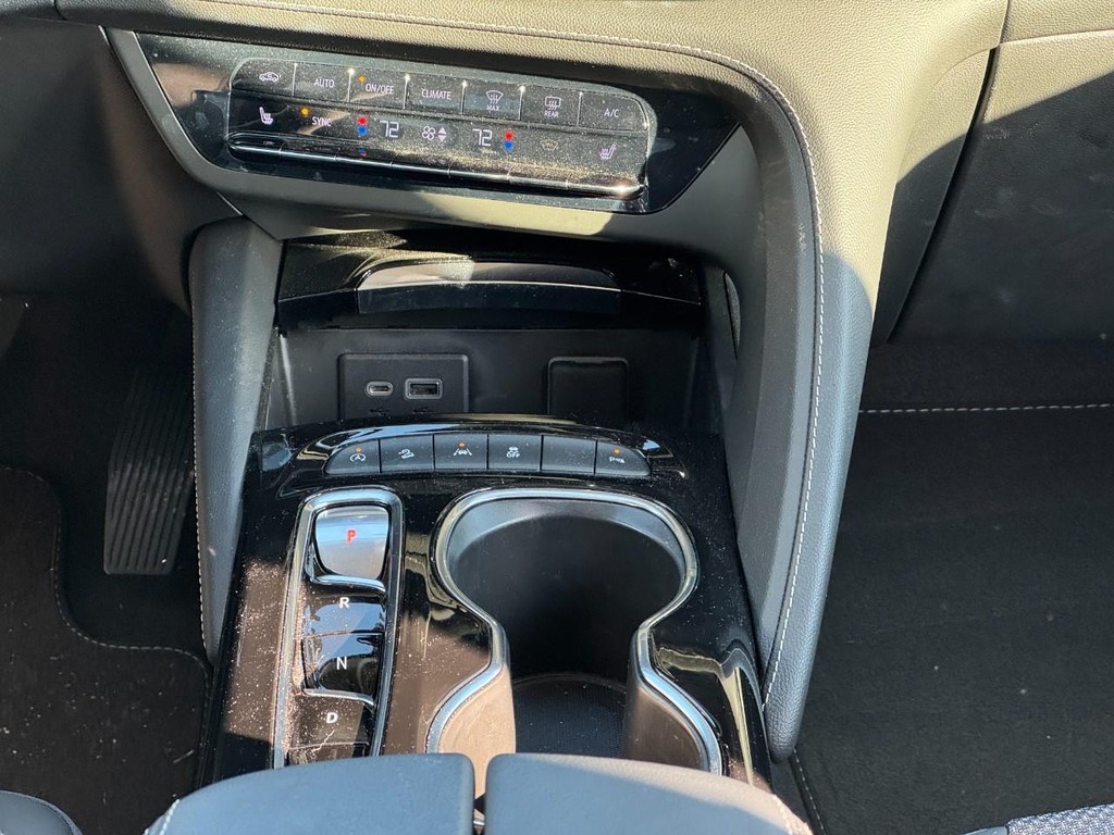 Buick Envision Vehicle Full-screen Gallery Image 12