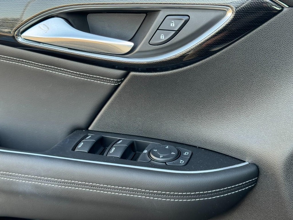 Buick Envision Vehicle Full-screen Gallery Image 20