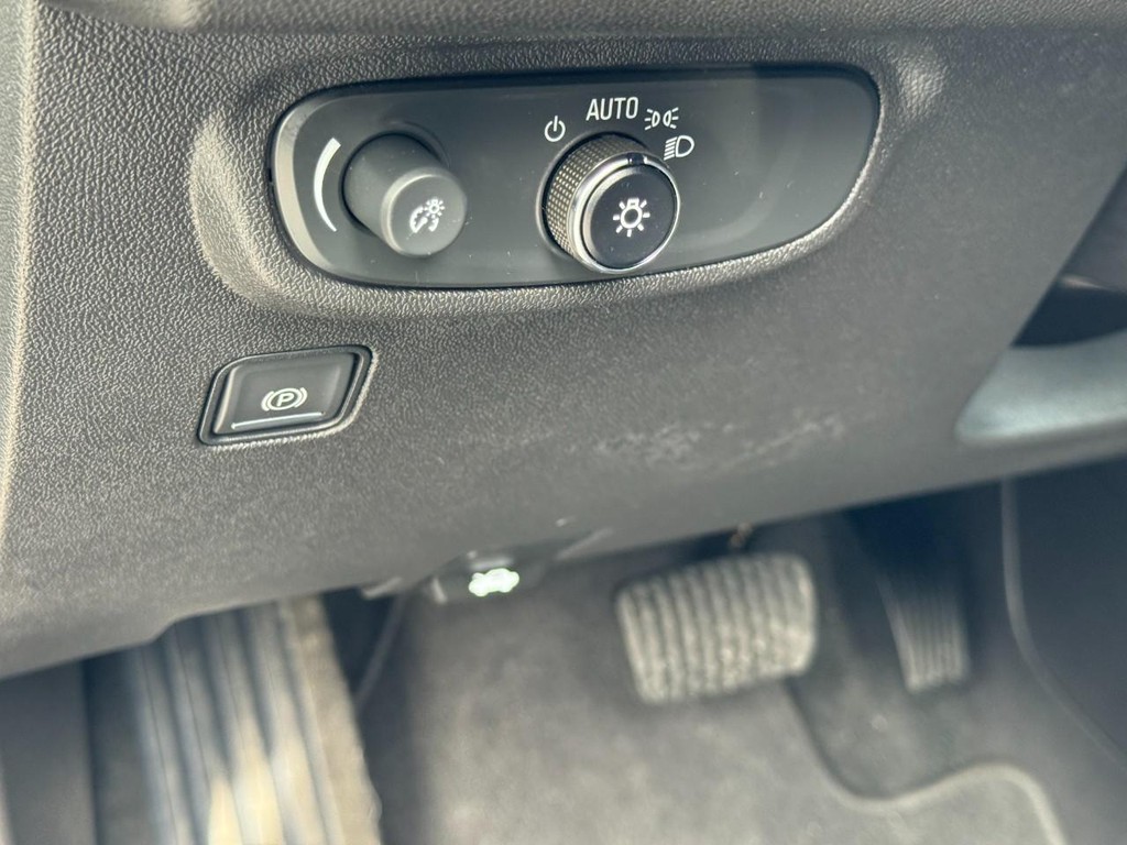 GMC Terrain Vehicle Full-screen Gallery Image 17