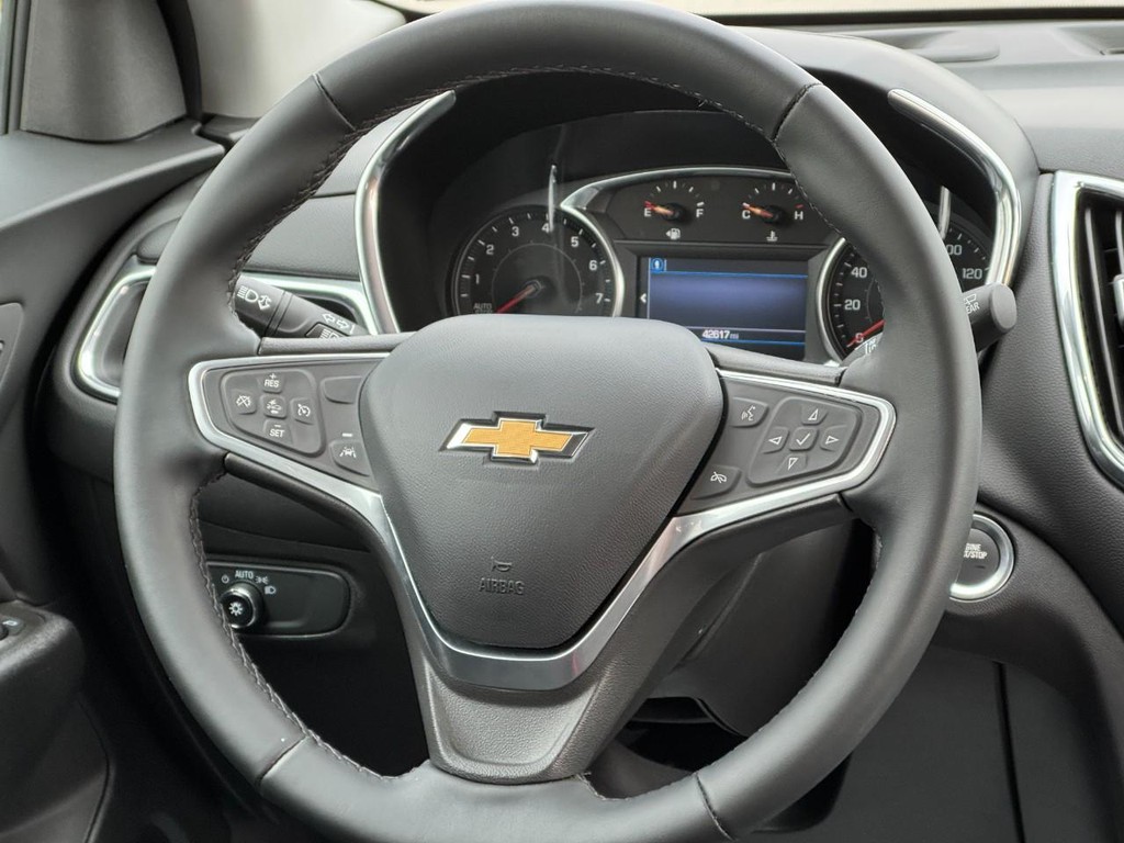 Chevrolet Equinox Vehicle Full-screen Gallery Image 12