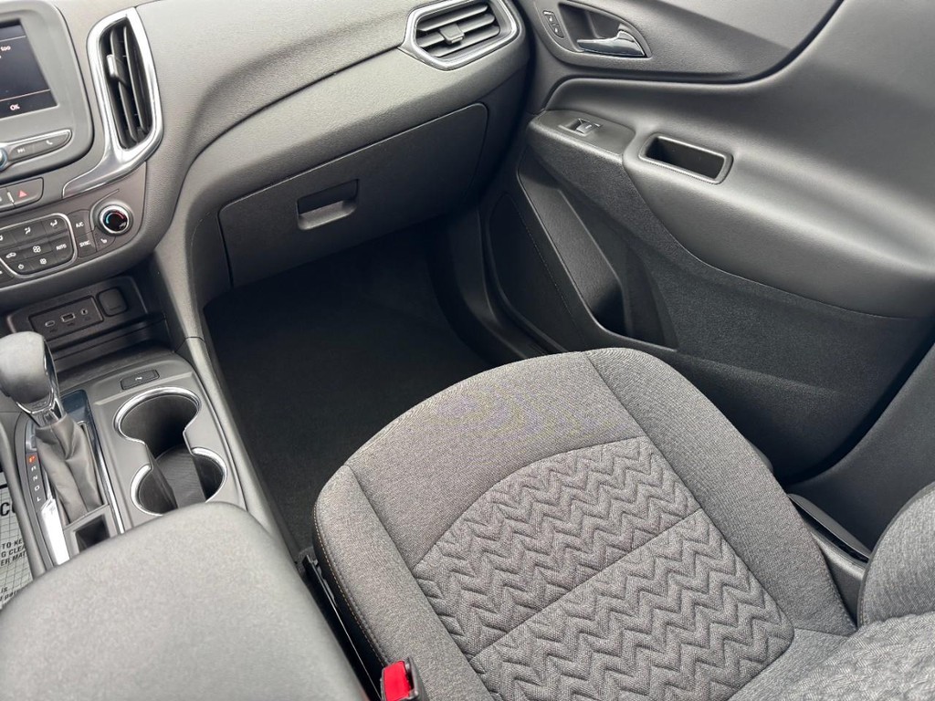 Chevrolet Equinox Vehicle Full-screen Gallery Image 15