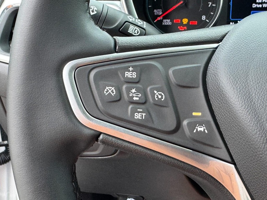 Chevrolet Equinox Vehicle Full-screen Gallery Image 17