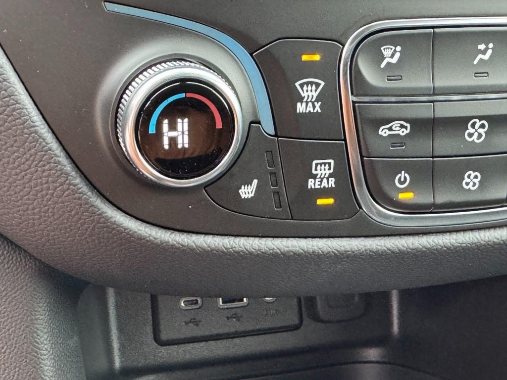 Chevrolet Equinox Vehicle Full-screen Gallery Image 22