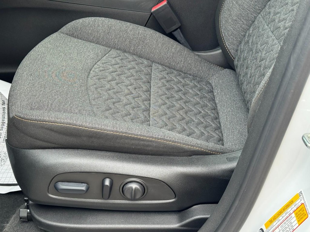 Chevrolet Equinox Vehicle Full-screen Gallery Image 24