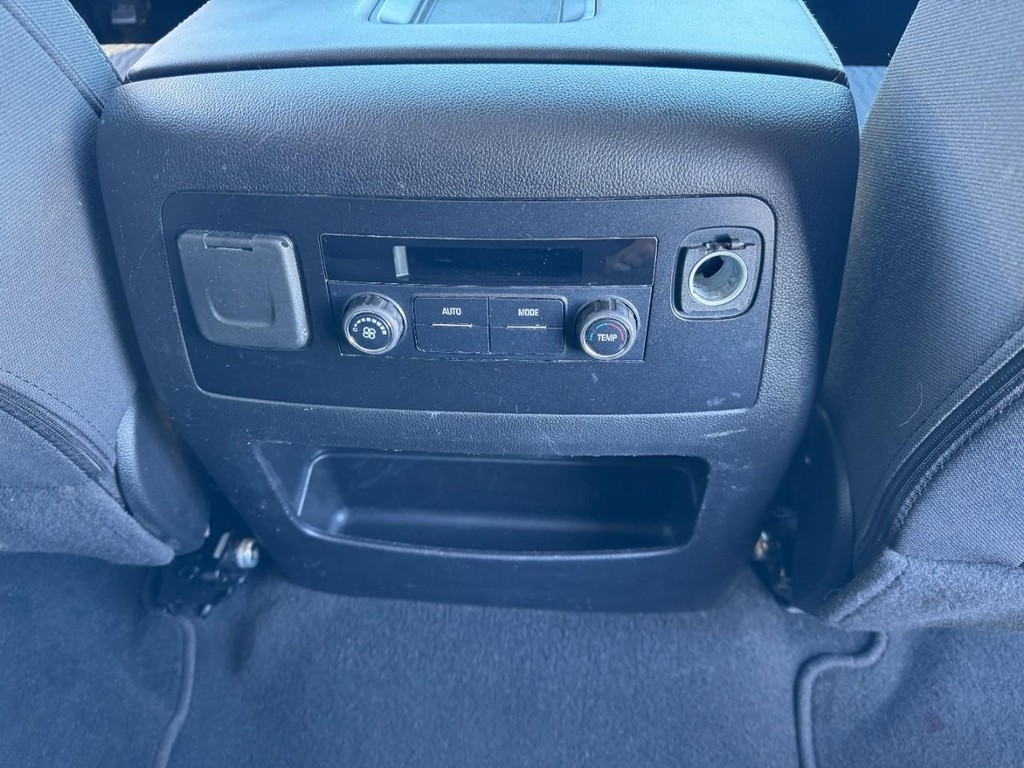 Chevrolet Tahoe Vehicle Full-screen Gallery Image 16