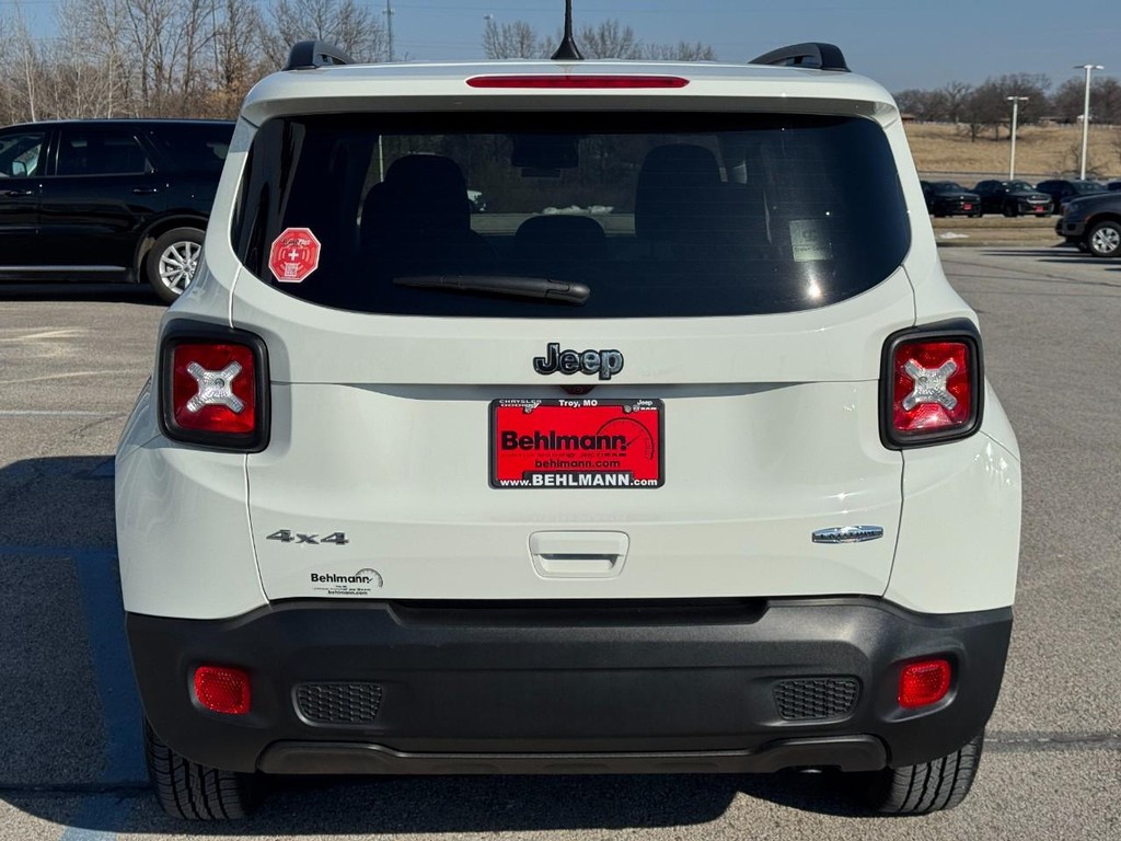Jeep Renegade Vehicle Full-screen Gallery Image 05