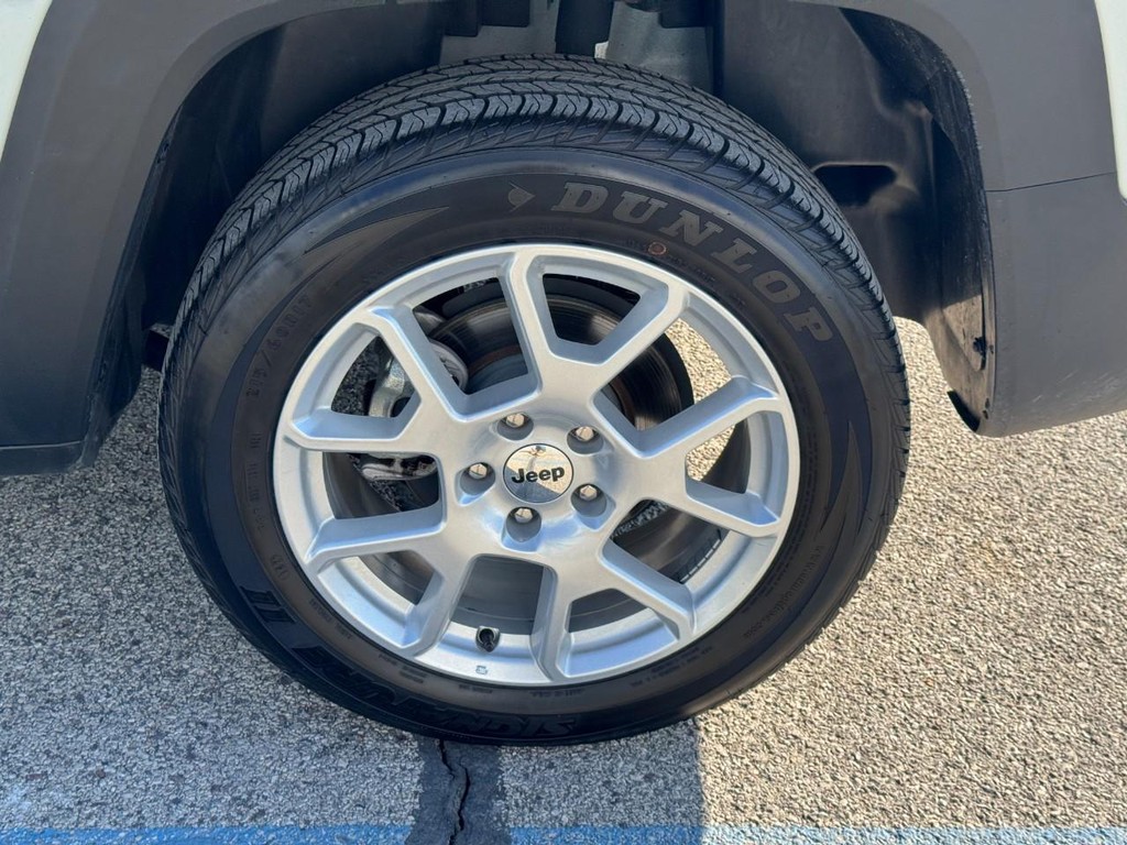 Jeep Renegade Vehicle Full-screen Gallery Image 07