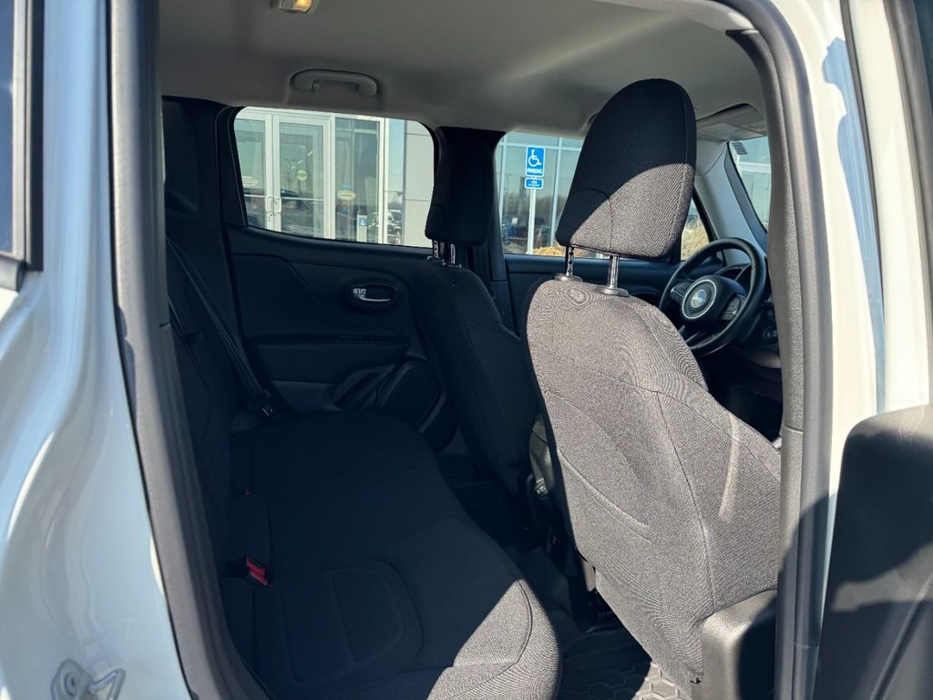 Jeep Renegade Vehicle Full-screen Gallery Image 10