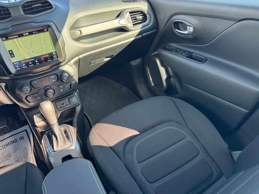 Jeep Renegade Vehicle Full-screen Gallery Image 15