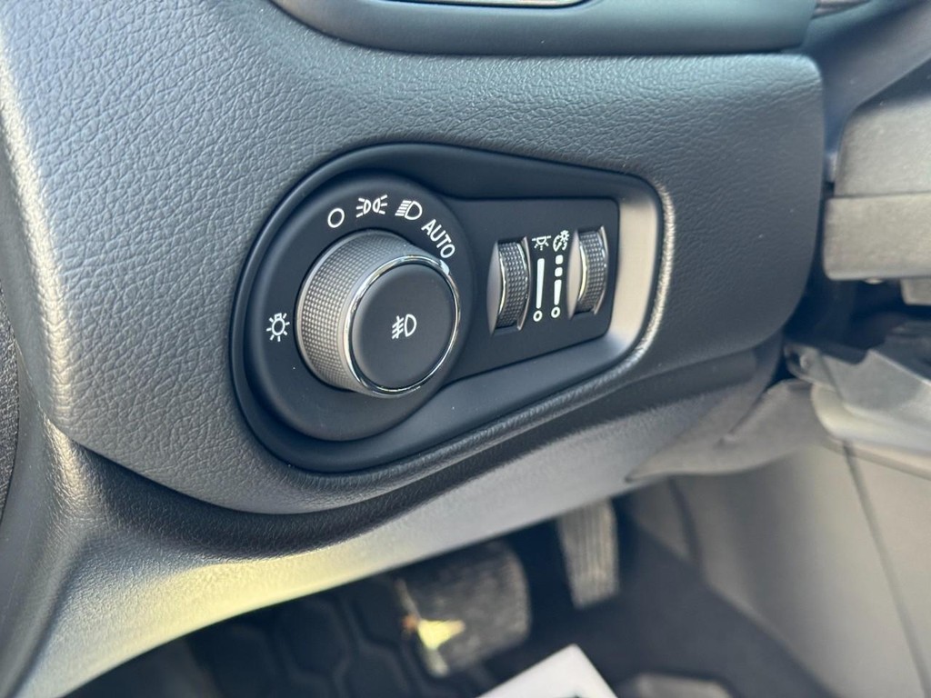 Jeep Renegade Vehicle Full-screen Gallery Image 16