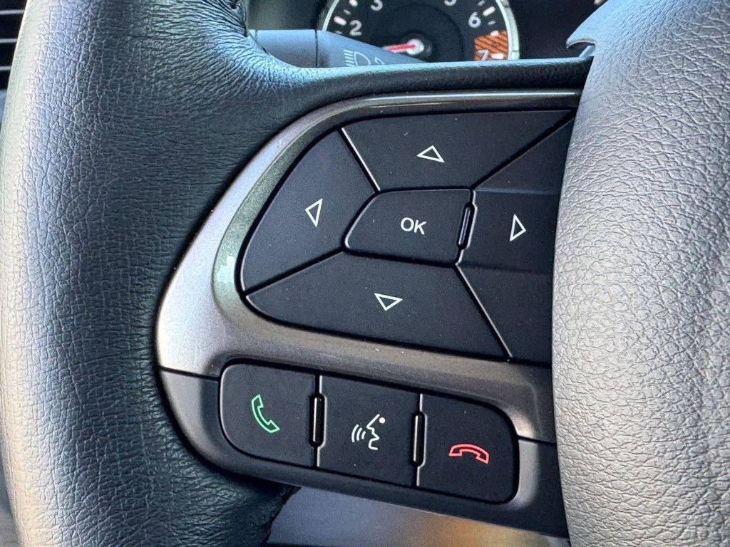 Jeep Renegade Vehicle Full-screen Gallery Image 17