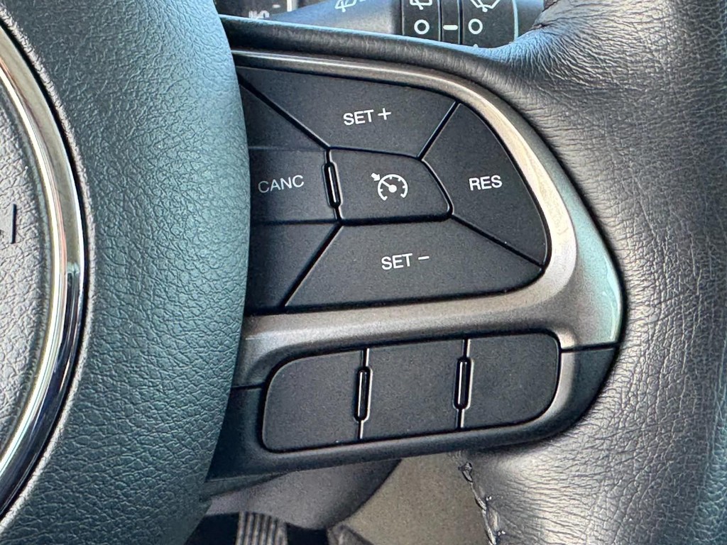 Jeep Renegade Vehicle Full-screen Gallery Image 18