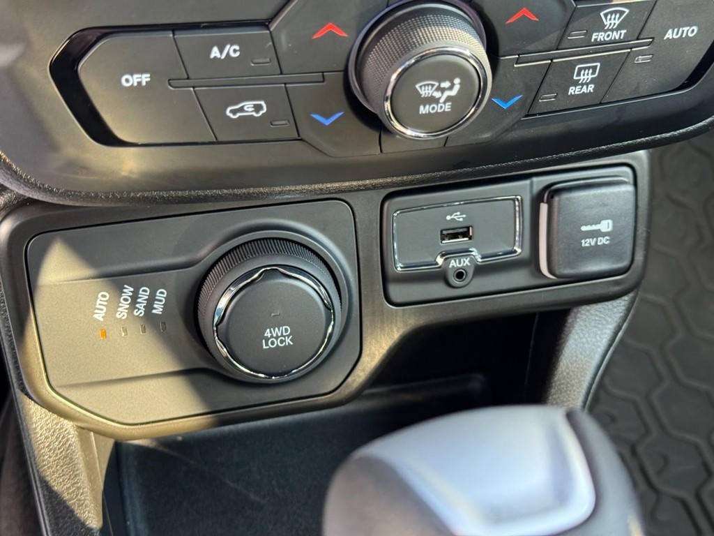 Jeep Renegade Vehicle Full-screen Gallery Image 22