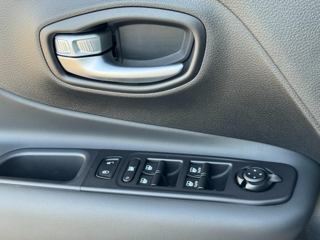 Jeep Renegade Vehicle Full-screen Gallery Image 23