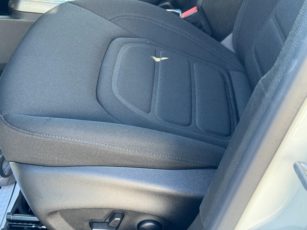 Jeep Renegade Vehicle Full-screen Gallery Image 24