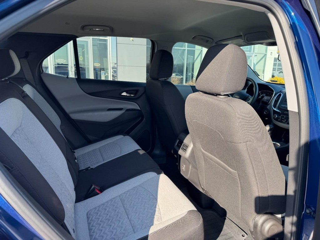 Chevrolet Equinox Vehicle Full-screen Gallery Image 10