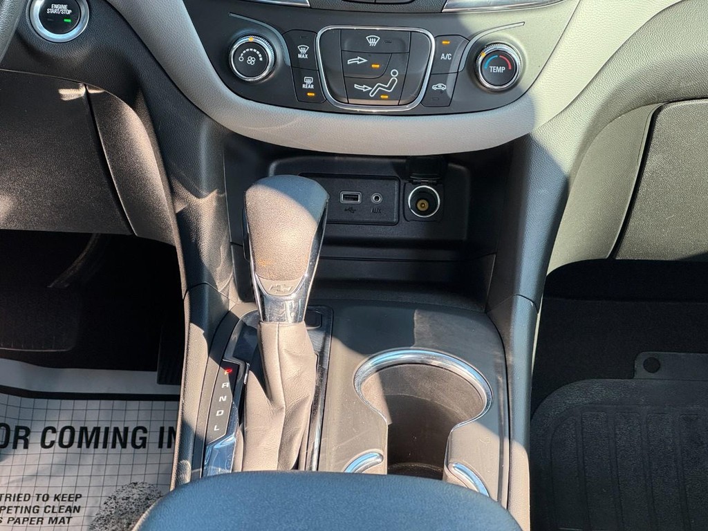 Chevrolet Equinox Vehicle Full-screen Gallery Image 14