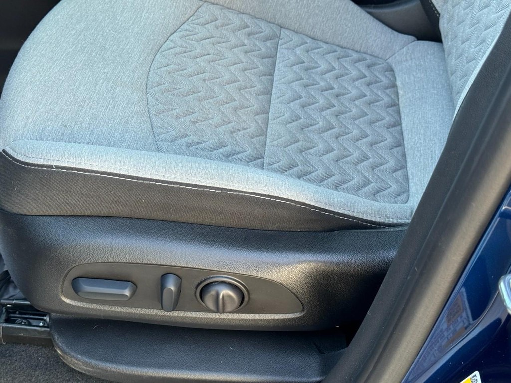 Chevrolet Equinox Vehicle Full-screen Gallery Image 24